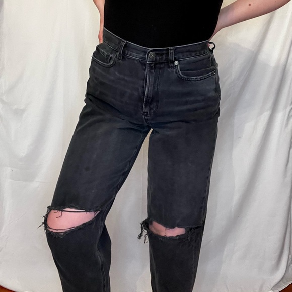 AE Relaxed Distressed Mom Jeans - Picture 5 of 6